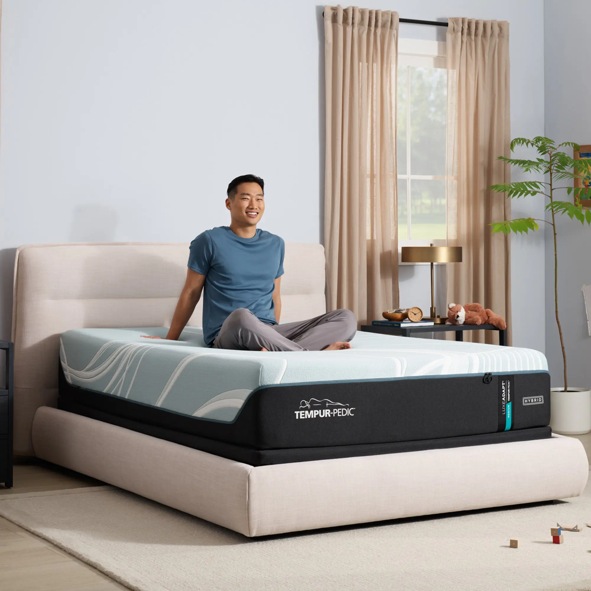 TEMPUR-LuxeAdapt® Medium Hybrid Mattress - Image 13
