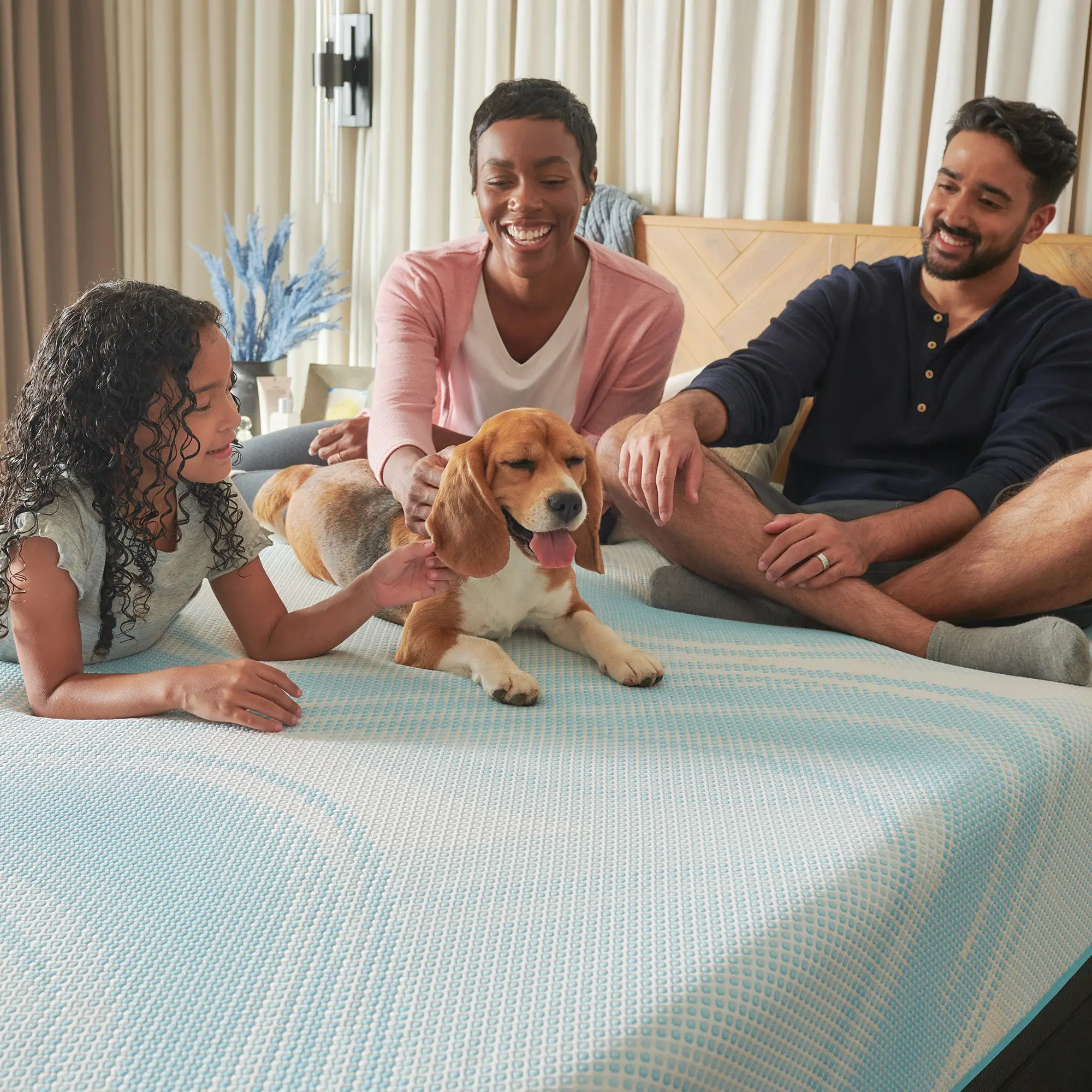 TEMPUR-LUXEbreeze® Medium Hybrid Mattress - Image 4